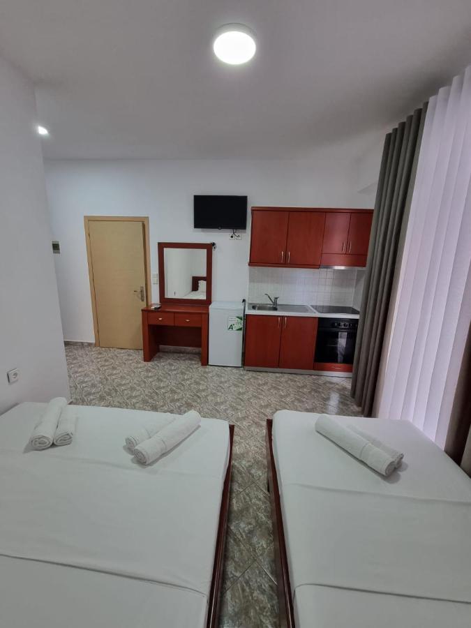 Ideal Apartments & Rooms Sarande Bagian luar foto
