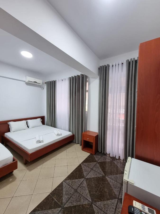 Ideal Apartments & Rooms Sarande Bagian luar foto