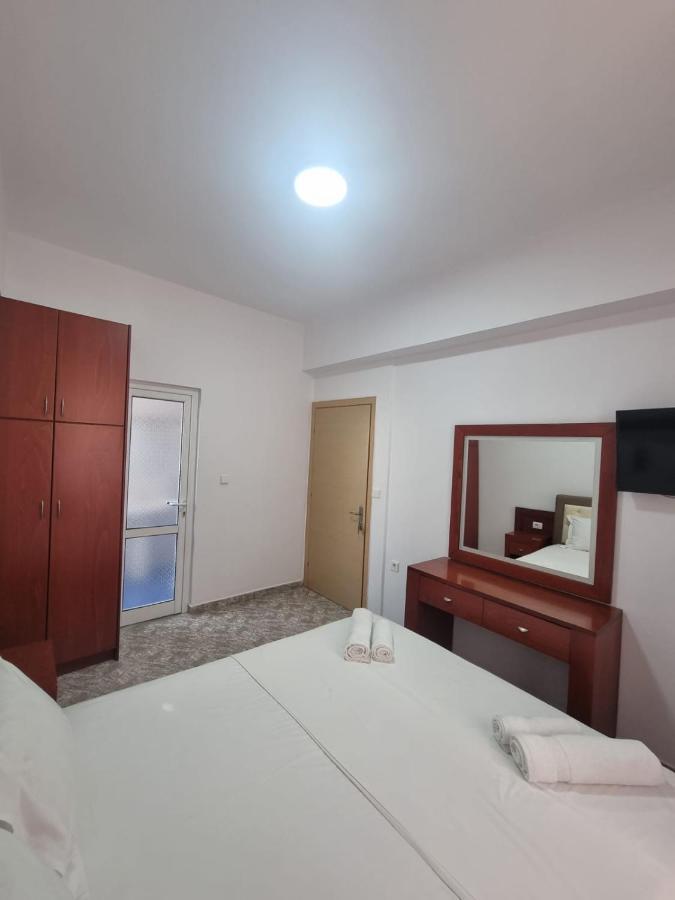 Ideal Apartments & Rooms Sarande Bagian luar foto