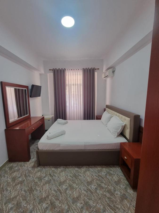 Ideal Apartments & Rooms Sarande Bagian luar foto