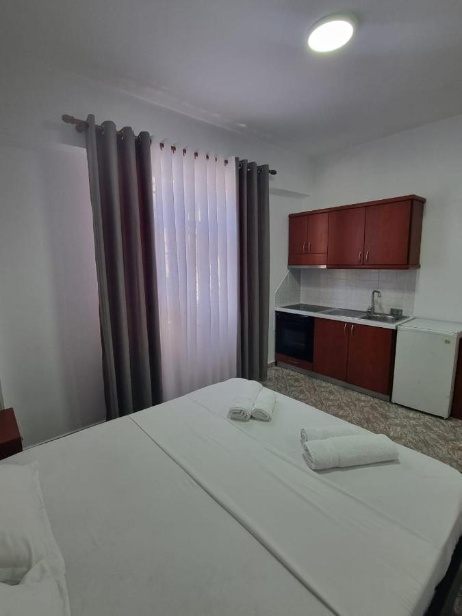 Ideal Apartments & Rooms Sarande Bagian luar foto