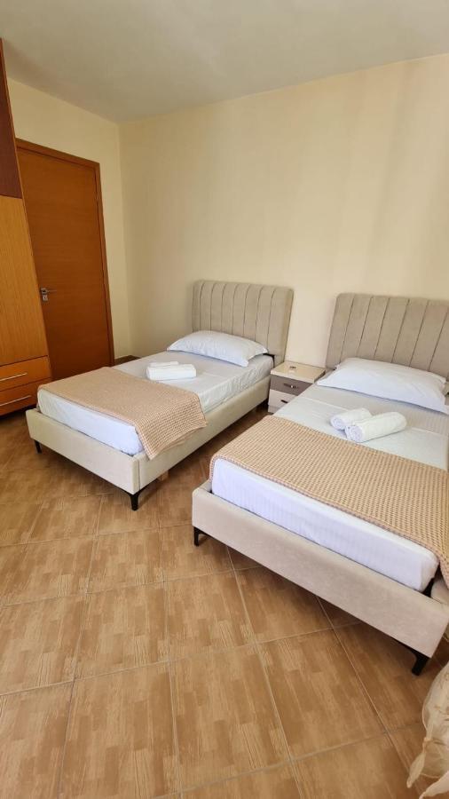 Ideal Apartments & Rooms Sarande Bagian luar foto